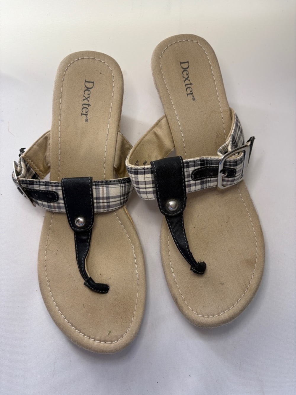 Dexter‎ Beige Plaid Thong Sandals with Black Trim